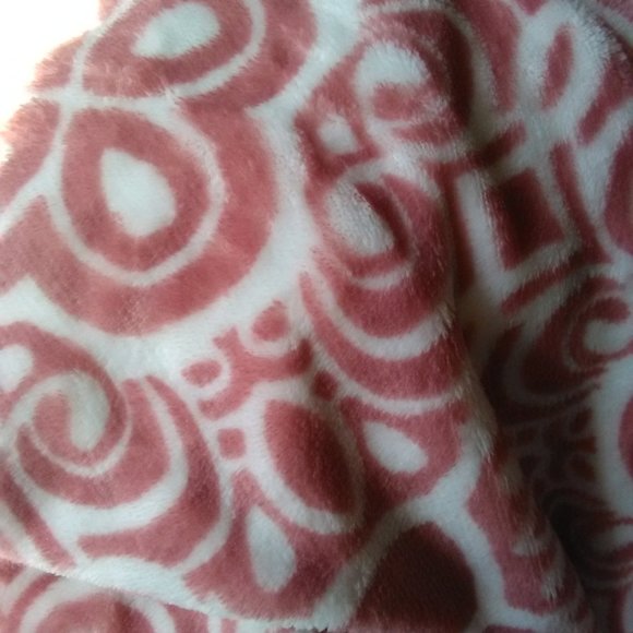 NWT Oversized Decorative Medallion Throw - Picture 6 of 9